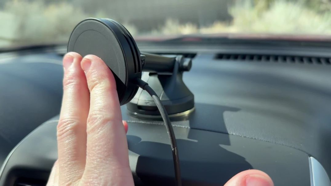⁣iOttie Velox Qi2 Mini Review | 15W MagSafe Wireless Car Charger Mount for iPhone 12–17